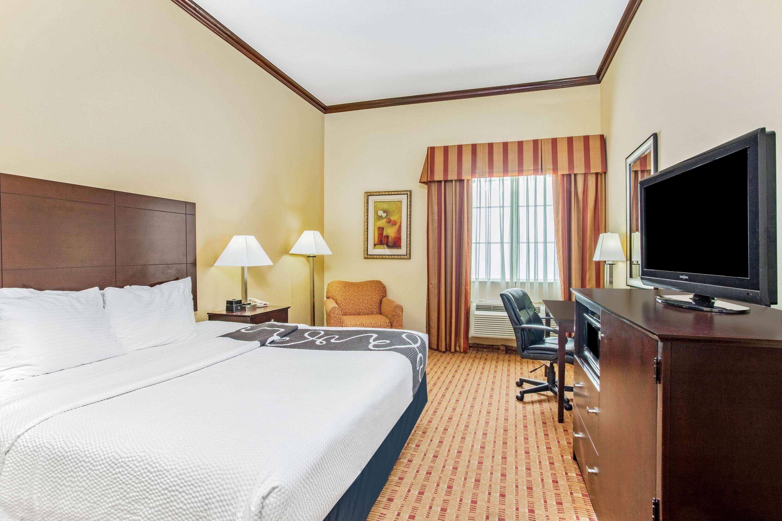 La Quinta By Wyndham Ennis Hotell Exteriör bild