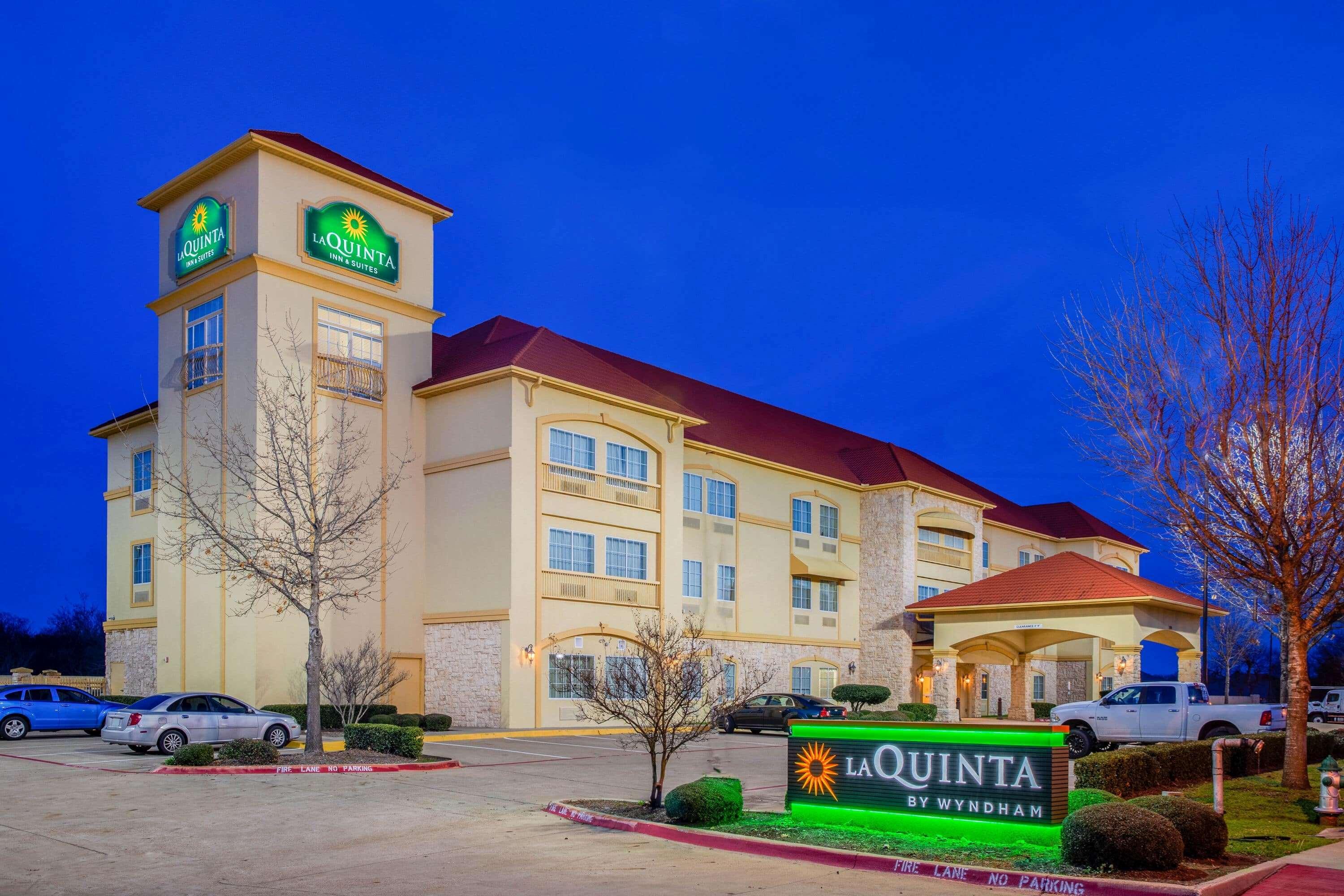 La Quinta By Wyndham Ennis Hotell Exteriör bild